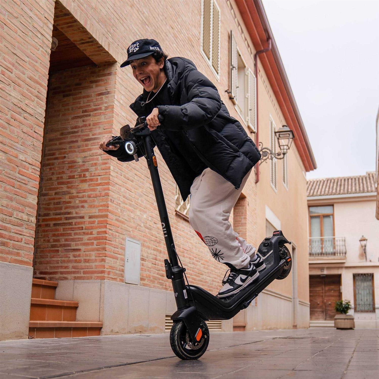 NIU KQi3 Sport Electric Scooter - Sports Supplies online store